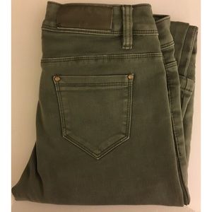 R Display Pants from France